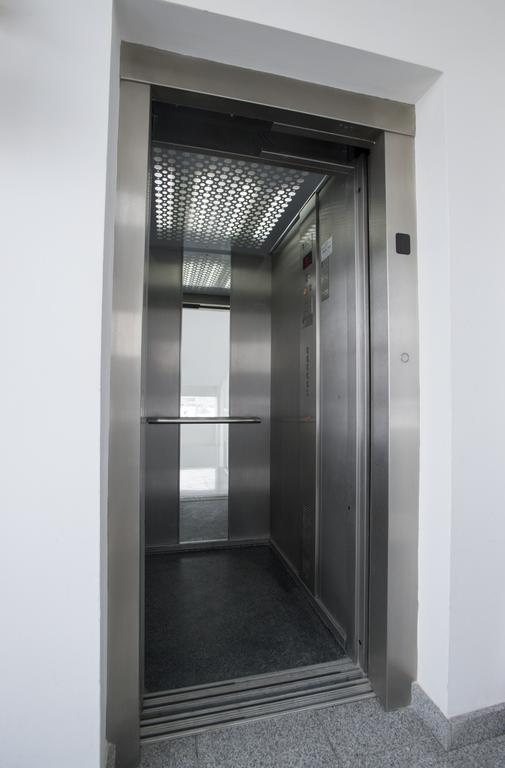 Heights Accommodation Unirii Free Parking Zone 布加勒斯特 外观 照片